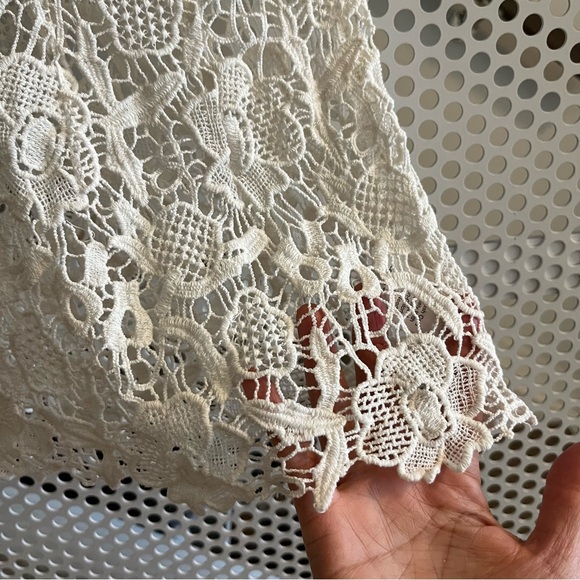 CAbi Open Knit Lace Peplum Sleeveless Top Size Large in White GUC - Picture 4 of 11